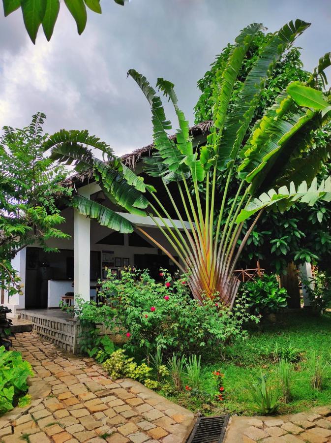 Hotel Benjamin Ambatoloaka  Exterior photo